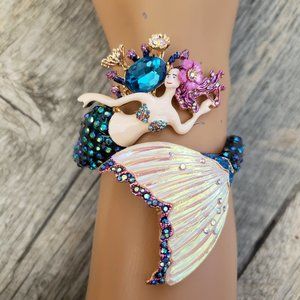 NWT BETSEY JOHNSON Mermaid Bracelet.